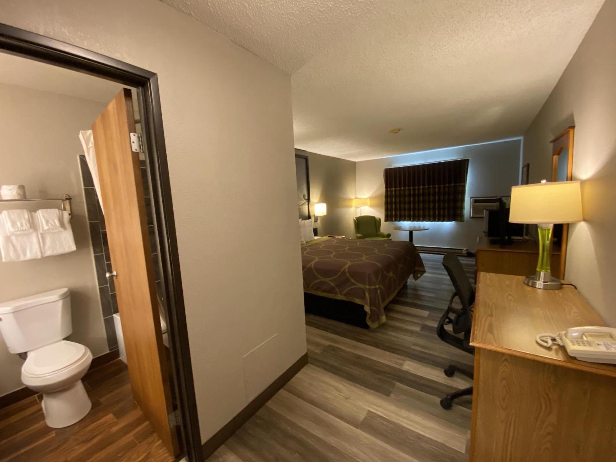 Super 8 By Wyndham Green Bay Near Stadium Exterior photo