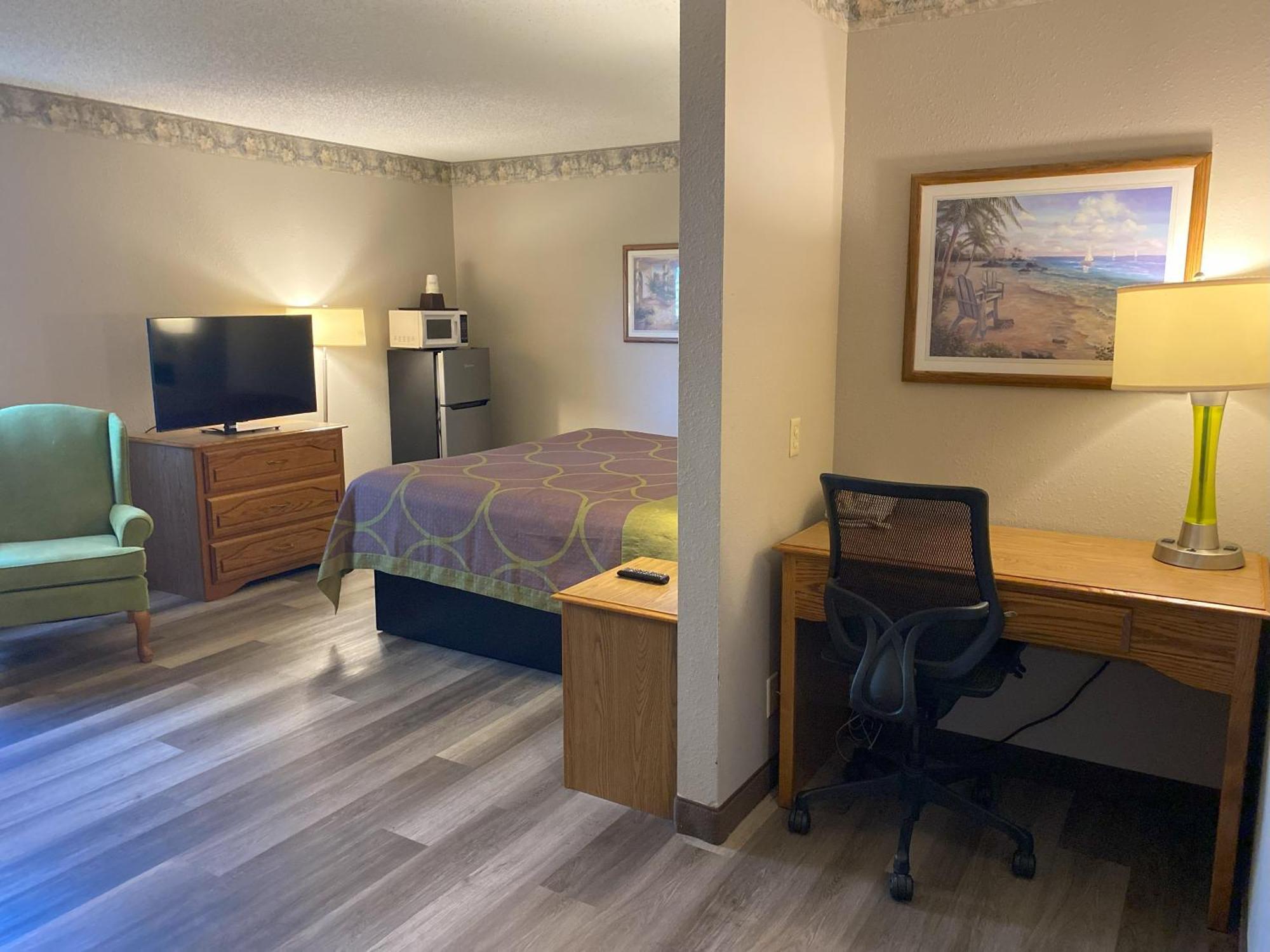 Super 8 By Wyndham Green Bay Near Stadium Exterior photo