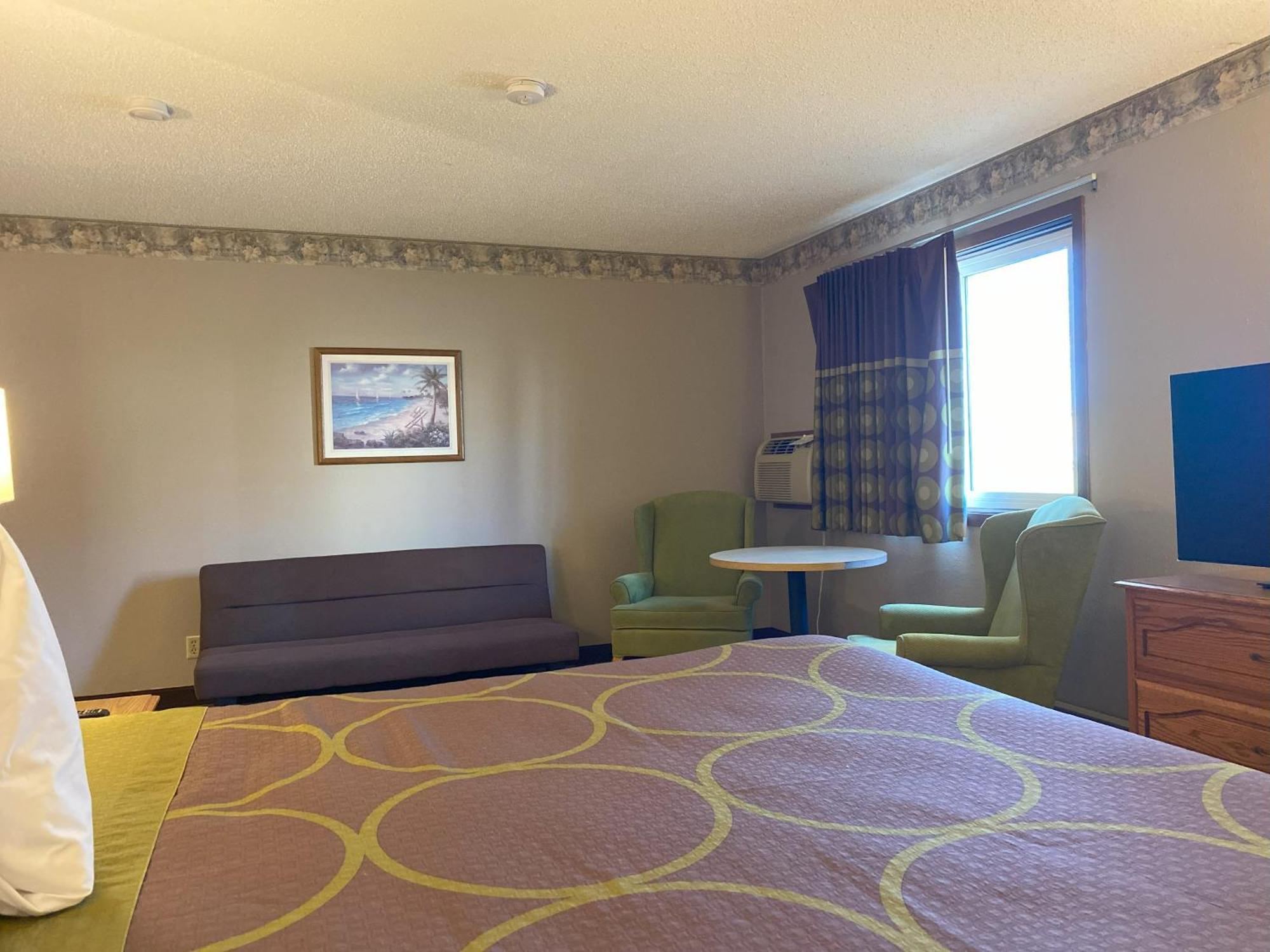 Super 8 By Wyndham Green Bay Near Stadium Exterior photo