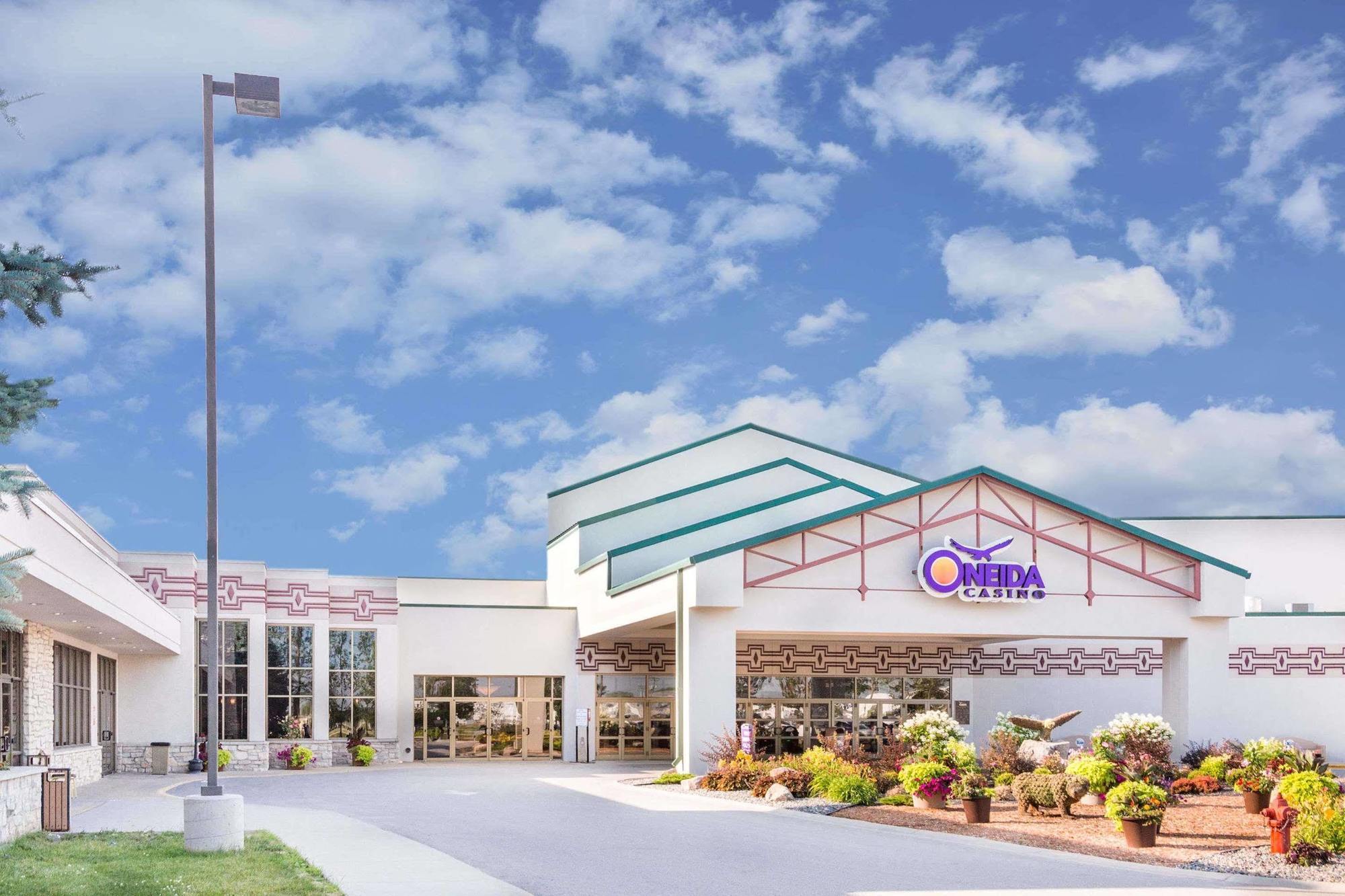 Super 8 By Wyndham Green Bay Near Stadium Exterior photo